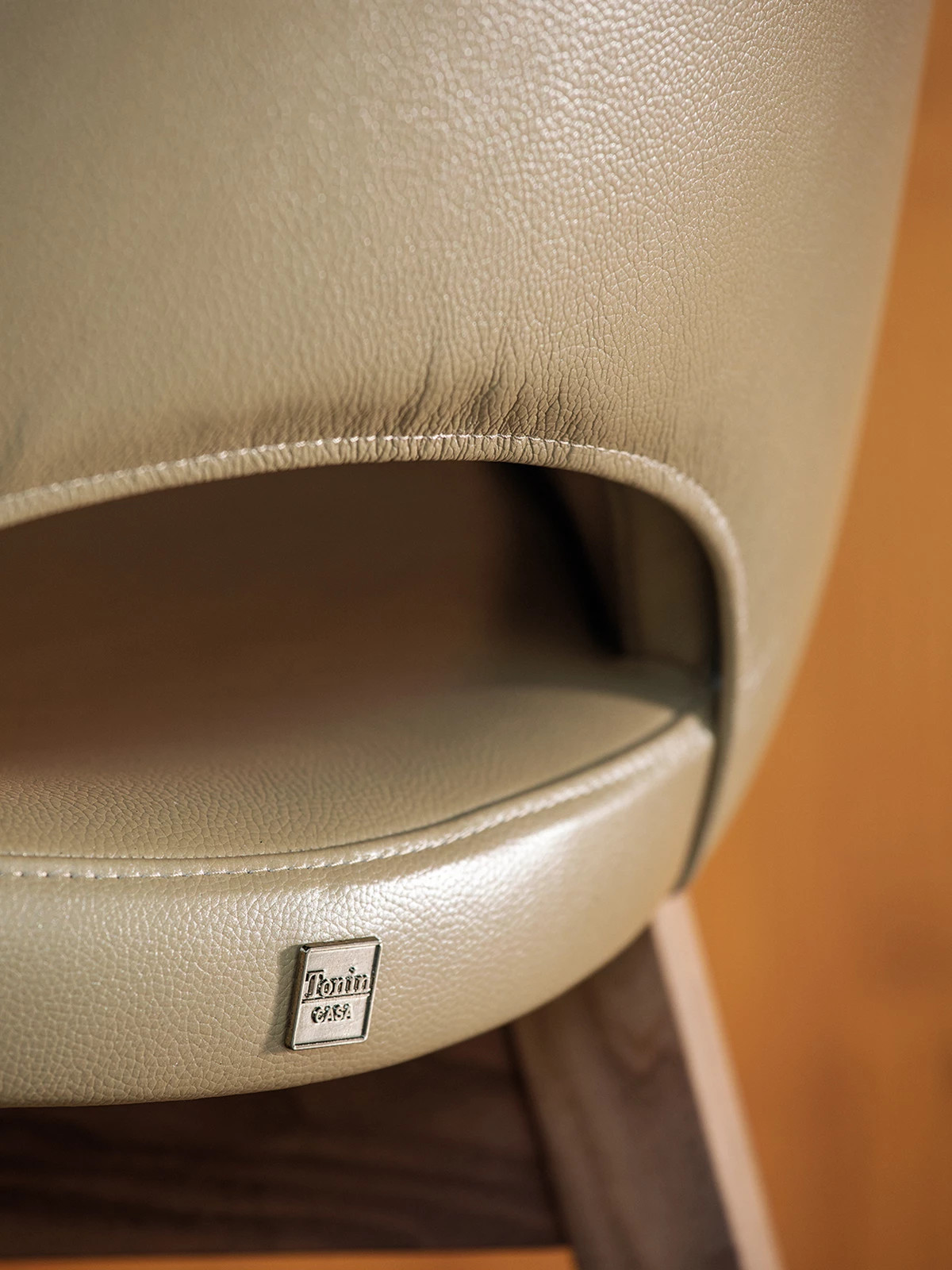 %D0%91%D0%90%D0%A0+%D0%A1%D0%A2%D0%9E%D0%9B+TONIN+CASA%2C+%D0%BC%D0%BE%D0%B4.+BEETLE